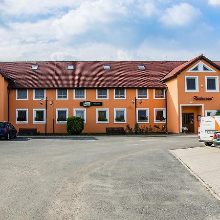 Hotel U Jezera Velky Osek Buitenkant foto