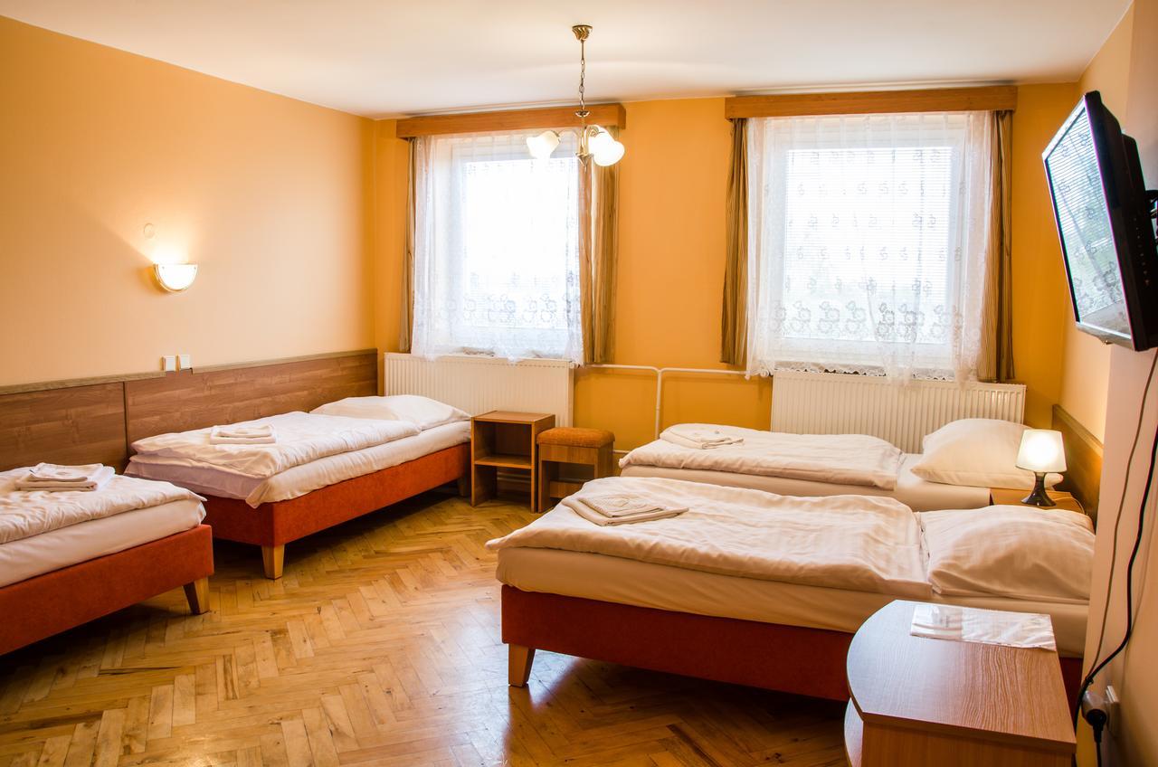 Hotel U Jezera Velky Osek Buitenkant foto