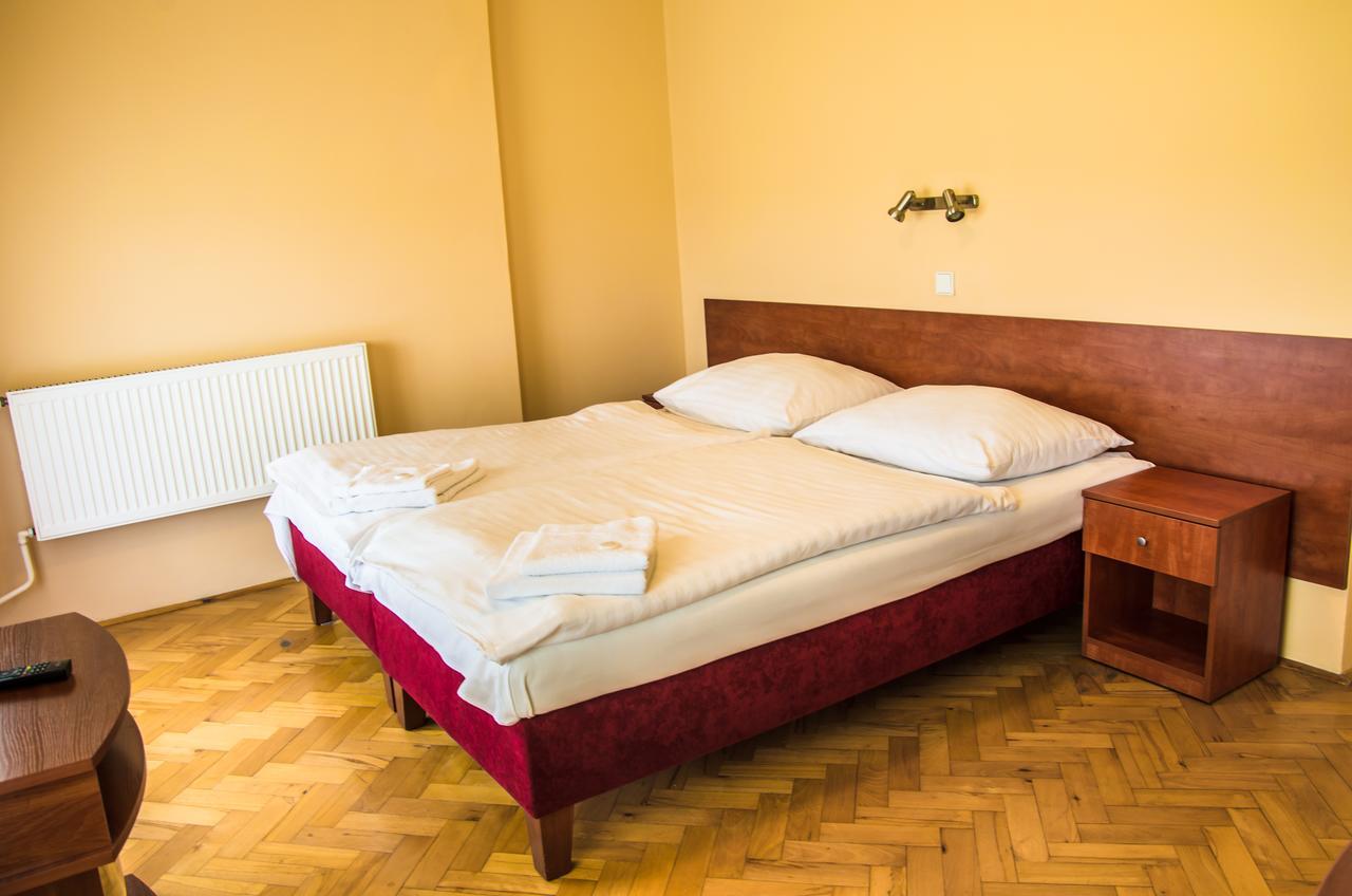 Hotel U Jezera Velky Osek Buitenkant foto