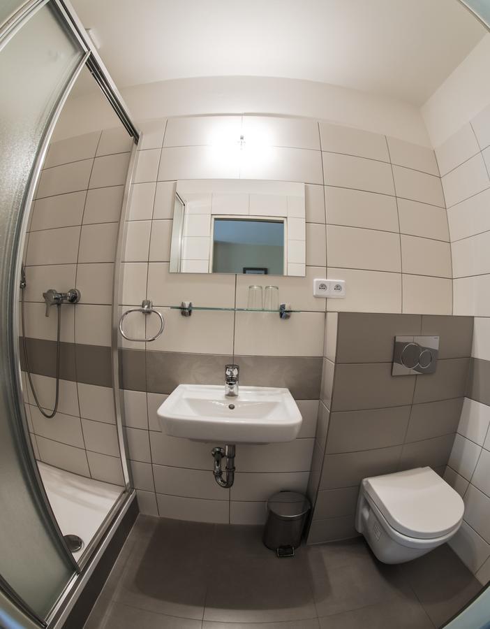 Hotel U Jezera Velky Osek Buitenkant foto