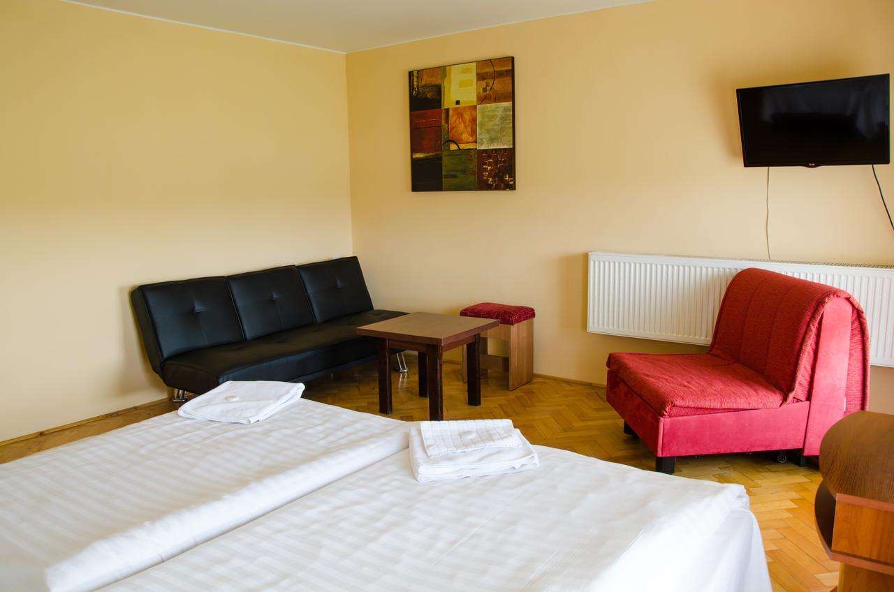 Hotel U Jezera Velky Osek Buitenkant foto