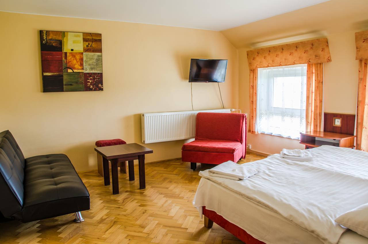 Hotel U Jezera Velky Osek Buitenkant foto